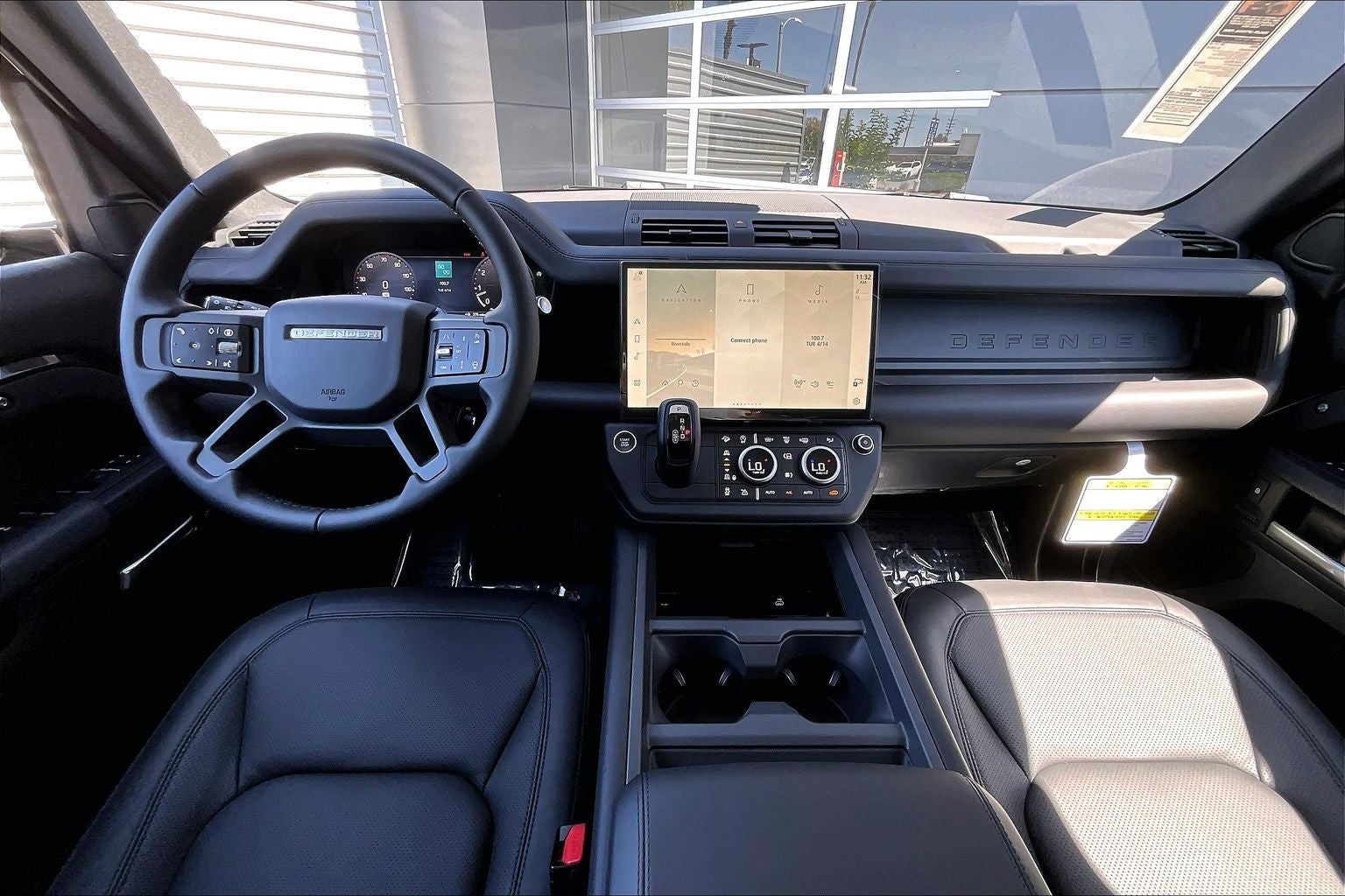 2026 Land Rover Defender 110 X-Dynamic SE