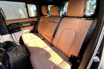2026 Land Rover Defender 110 X-Dynamic SE