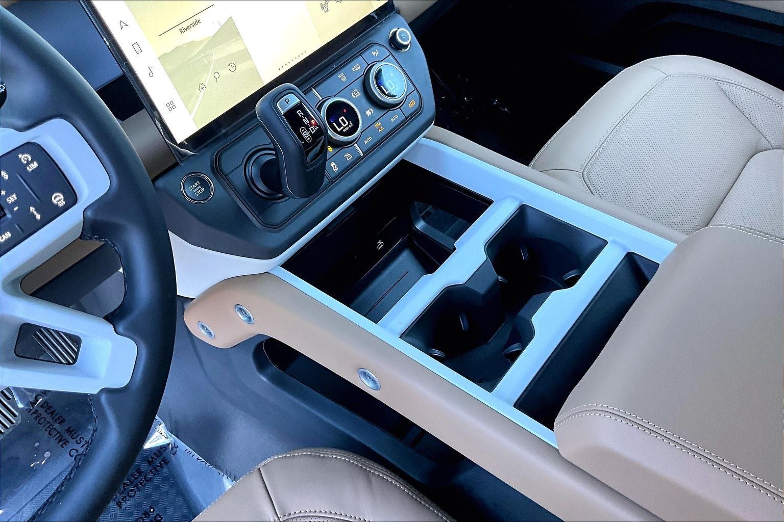 2026 Land Rover Defender 110 X-Dynamic SE