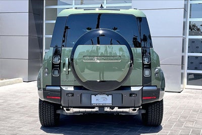 2026 Land Rover Defender 110 X-Dynamic SE