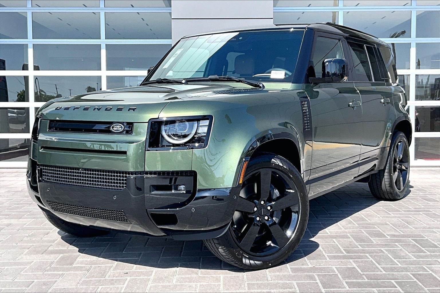 2026 Land Rover Defender 110 X-Dynamic SE