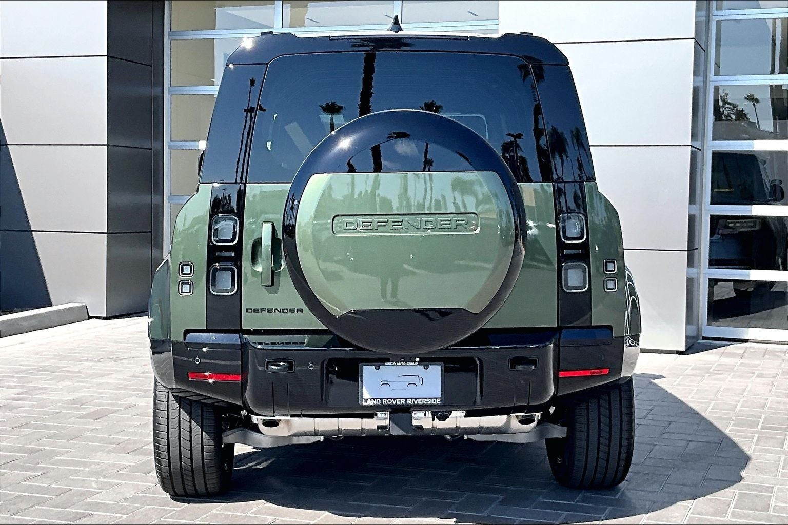 2026 Land Rover Defender 110 X-Dynamic SE