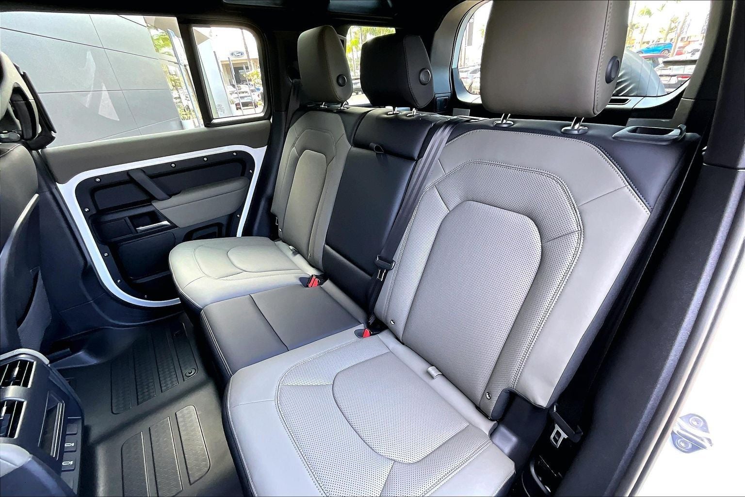 2026 Land Rover Defender 110 X-Dynamic SE