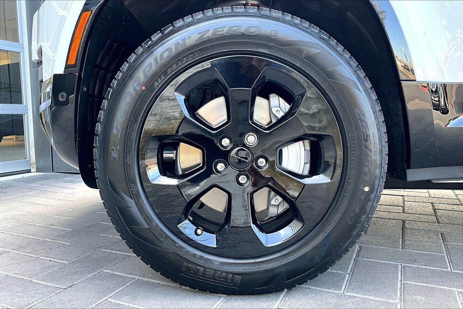 2026 Land Rover Defender 110 X-Dynamic SE
