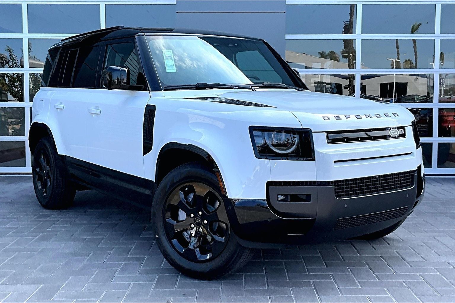 2026 Land Rover Defender 110 X-Dynamic SE