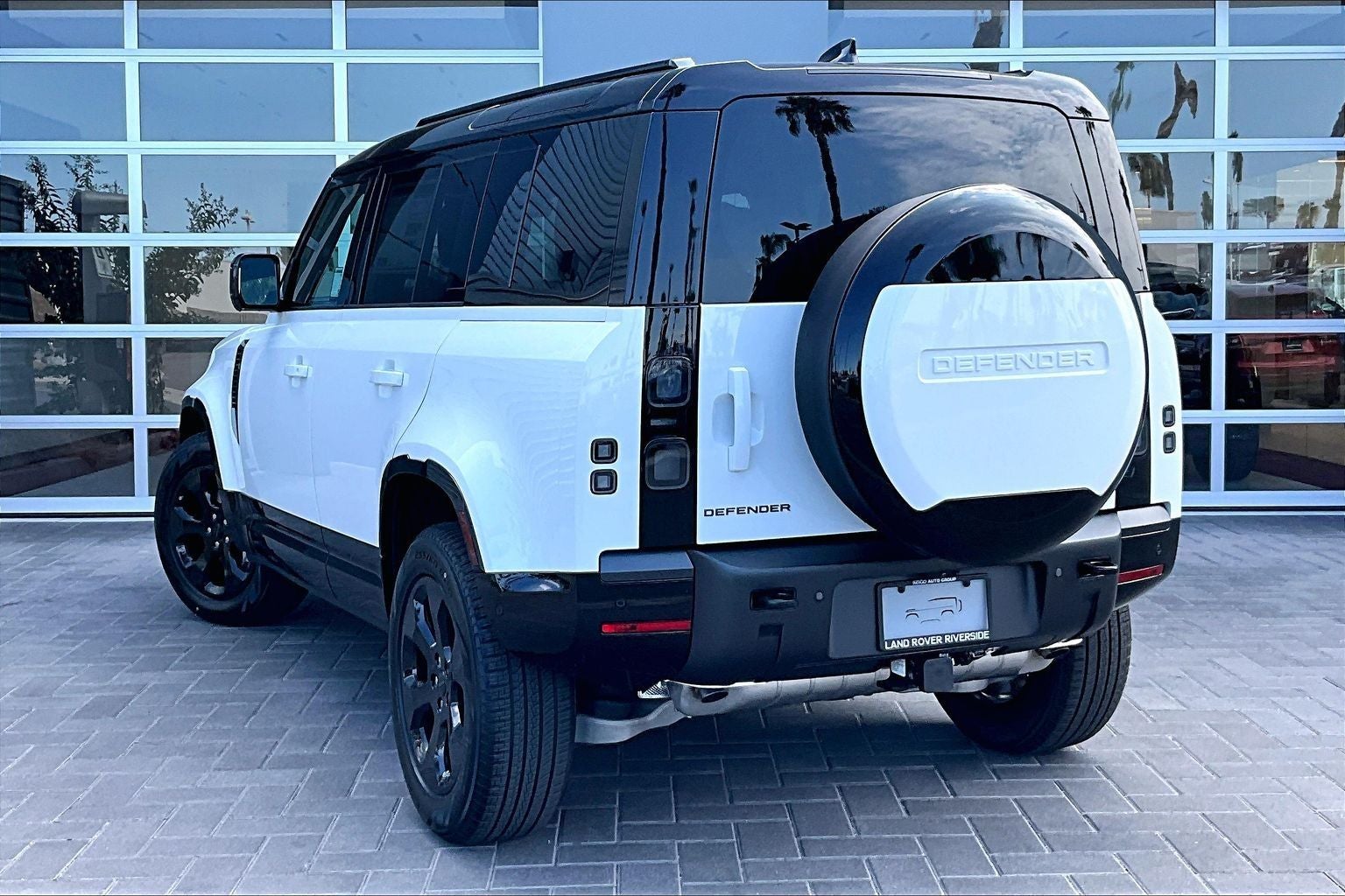 2026 Land Rover Defender 110 X-Dynamic SE