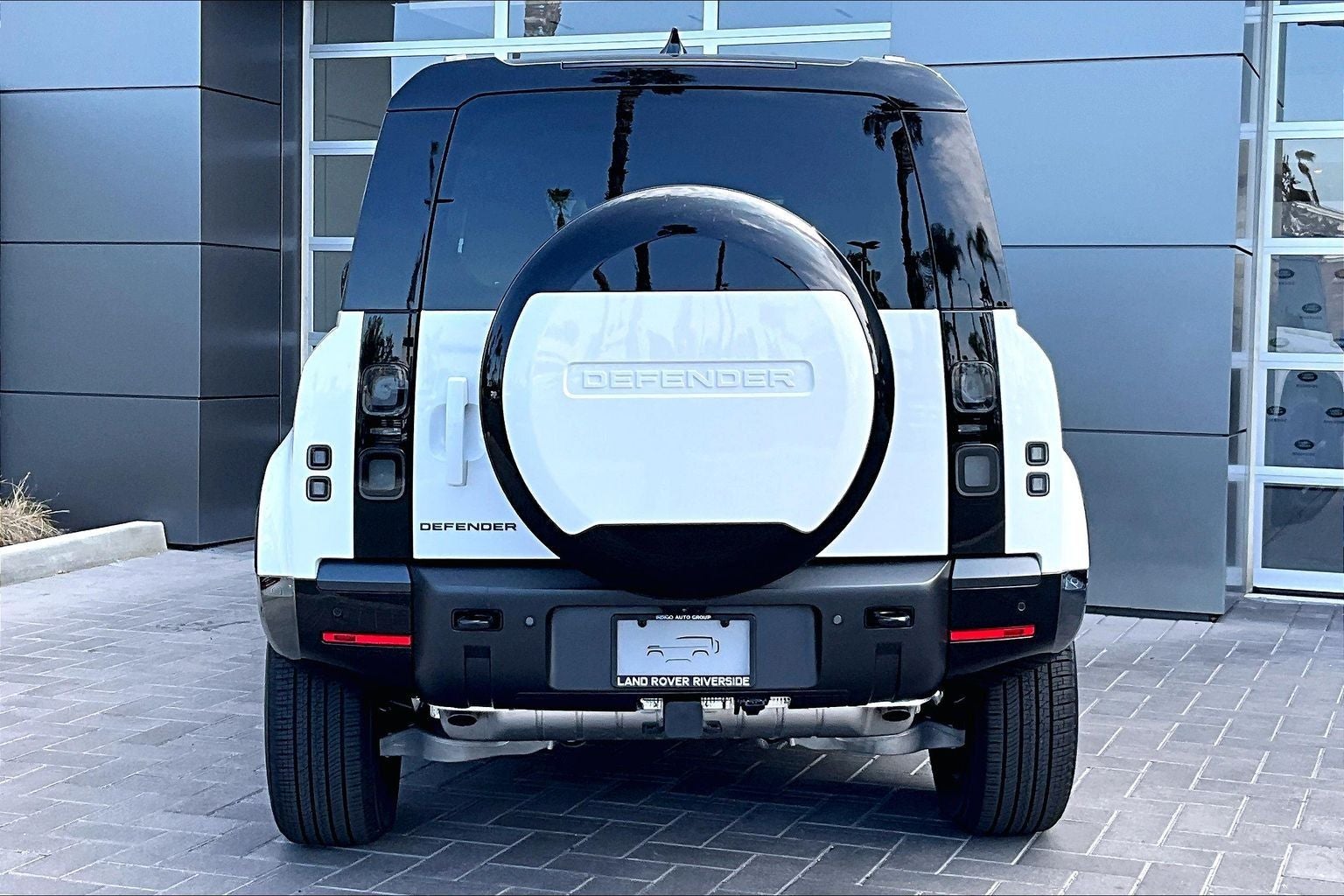 2026 Land Rover Defender 110 X-Dynamic SE