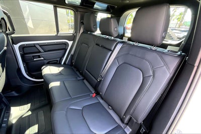 2026 Land Rover Defender 110 X-Dynamic SE