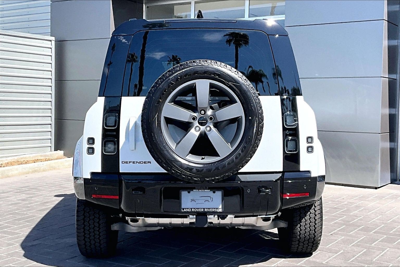 2026 Land Rover Defender 110 X-Dynamic SE