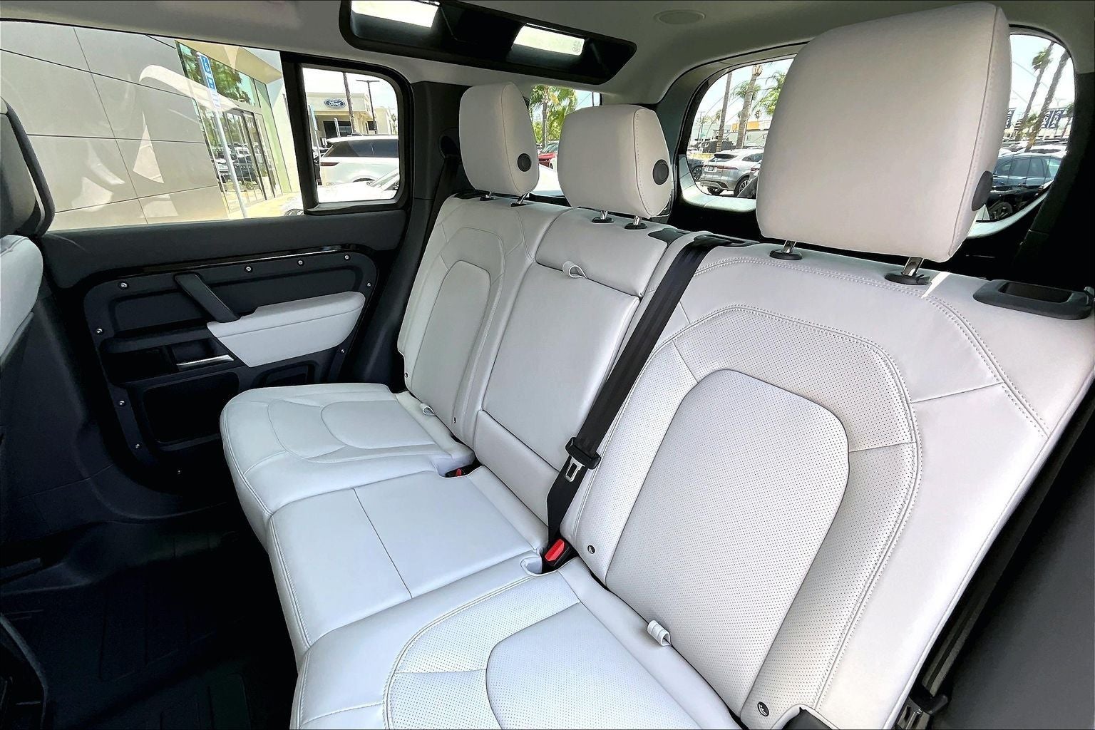 2026 Land Rover Defender 110 X-Dynamic SE