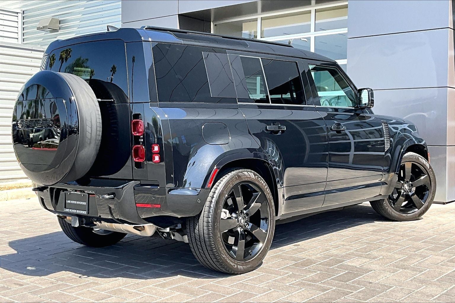 2025 Land Rover Defender 110 X-Dynamic SE
