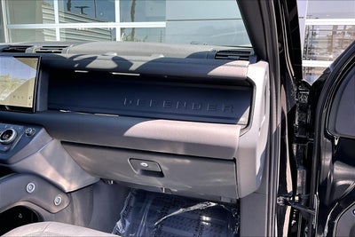 2025 Land Rover Defender 110 X-Dynamic SE
