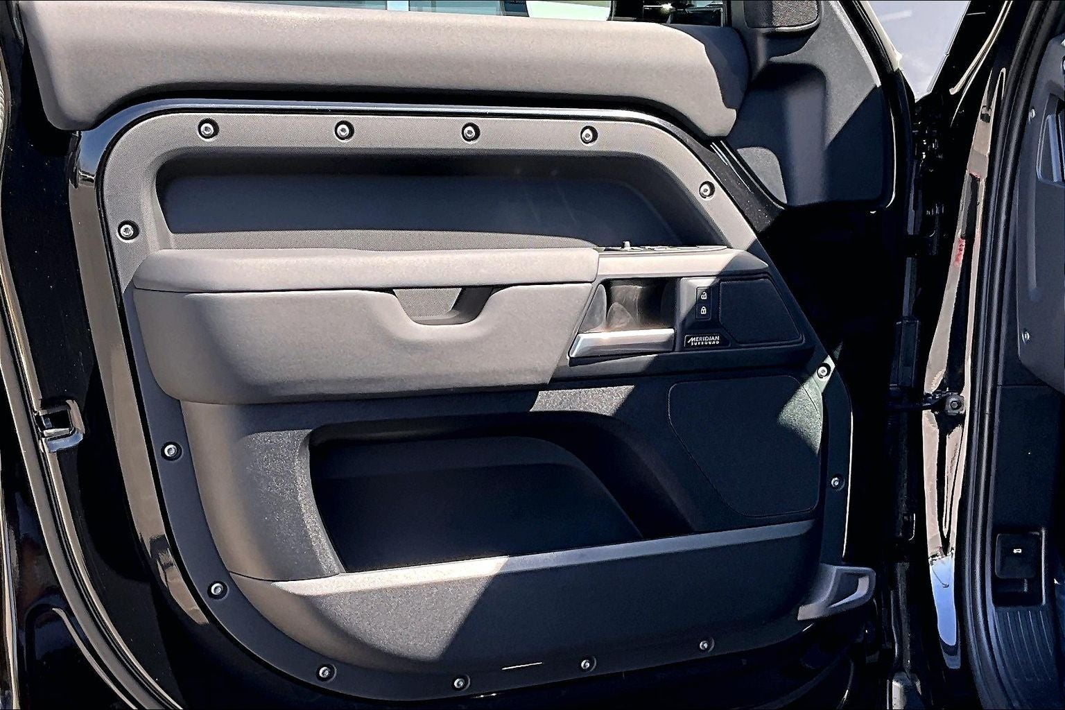 2025 Land Rover Defender 110 X-Dynamic SE
