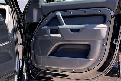 2025 Land Rover Defender 110 X-Dynamic SE