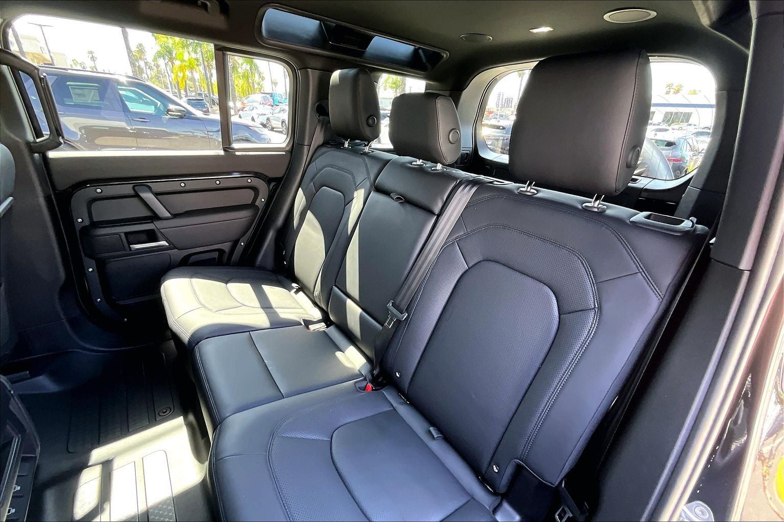 2025 Land Rover Defender 110 X-Dynamic SE
