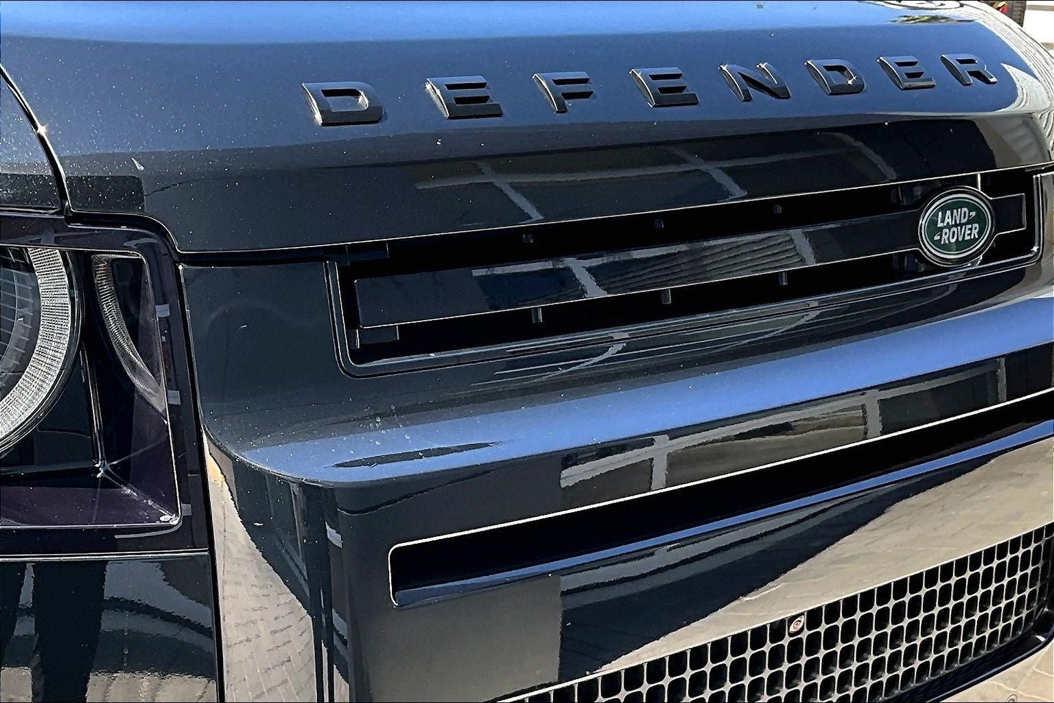 2025 Land Rover Defender 110 X-Dynamic SE