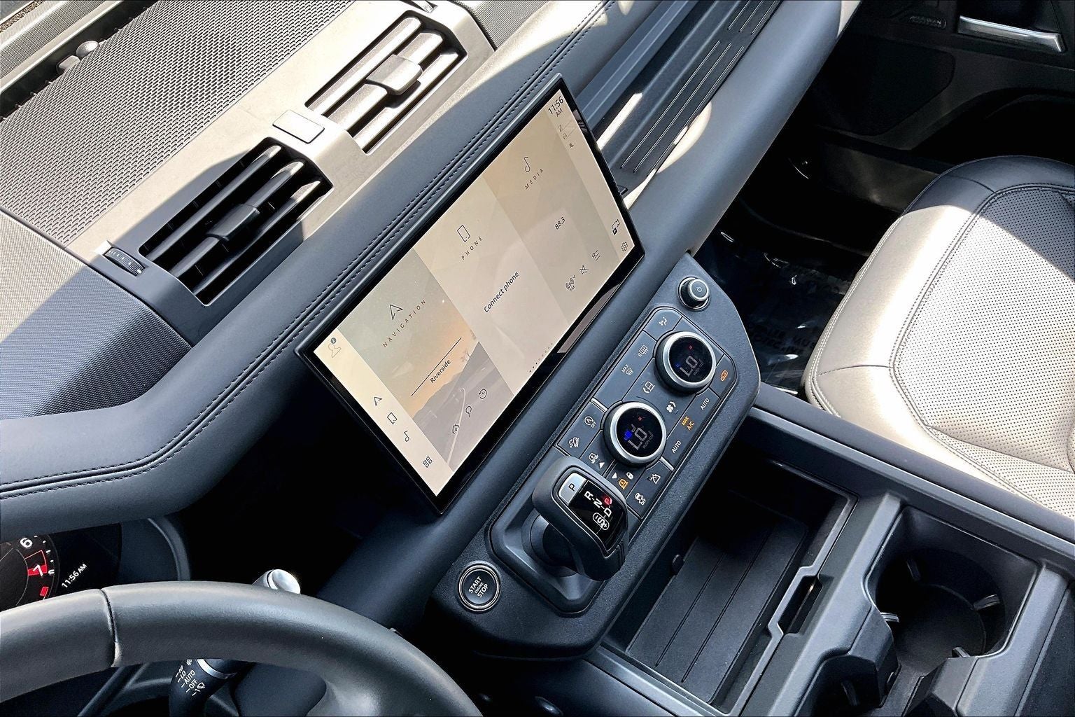2025 Land Rover Defender 110 X-Dynamic SE