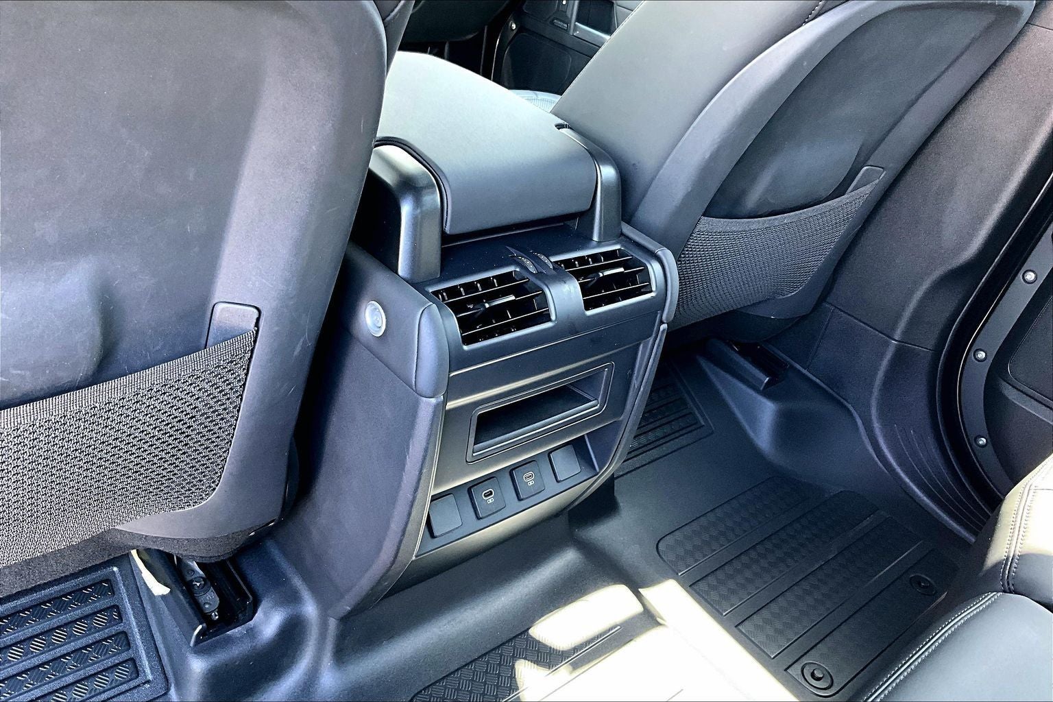 2025 Land Rover Defender 110 X-Dynamic SE