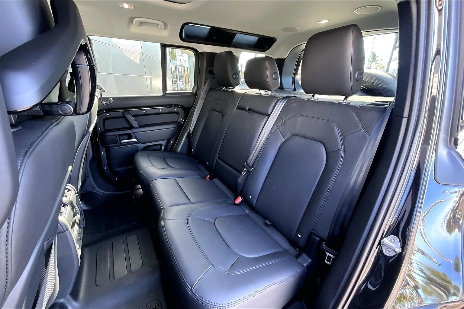 2026 Land Rover Defender 110 X-Dynamic SE