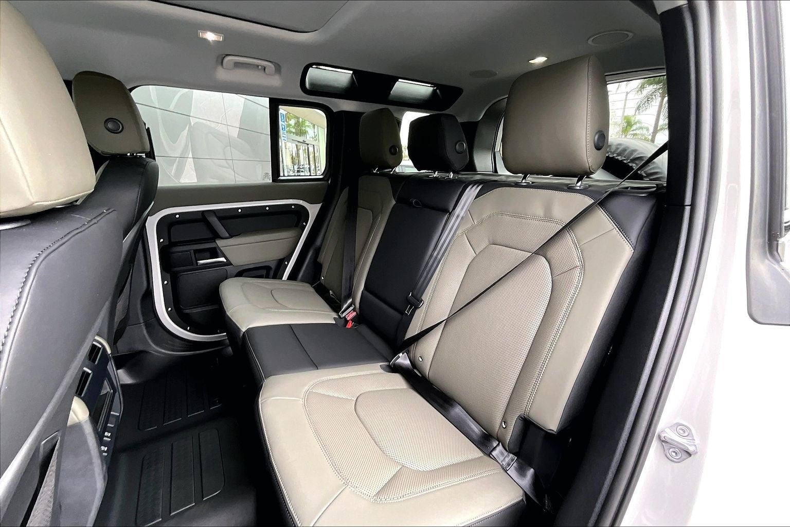 2026 Land Rover Defender 110 X-Dynamic SE