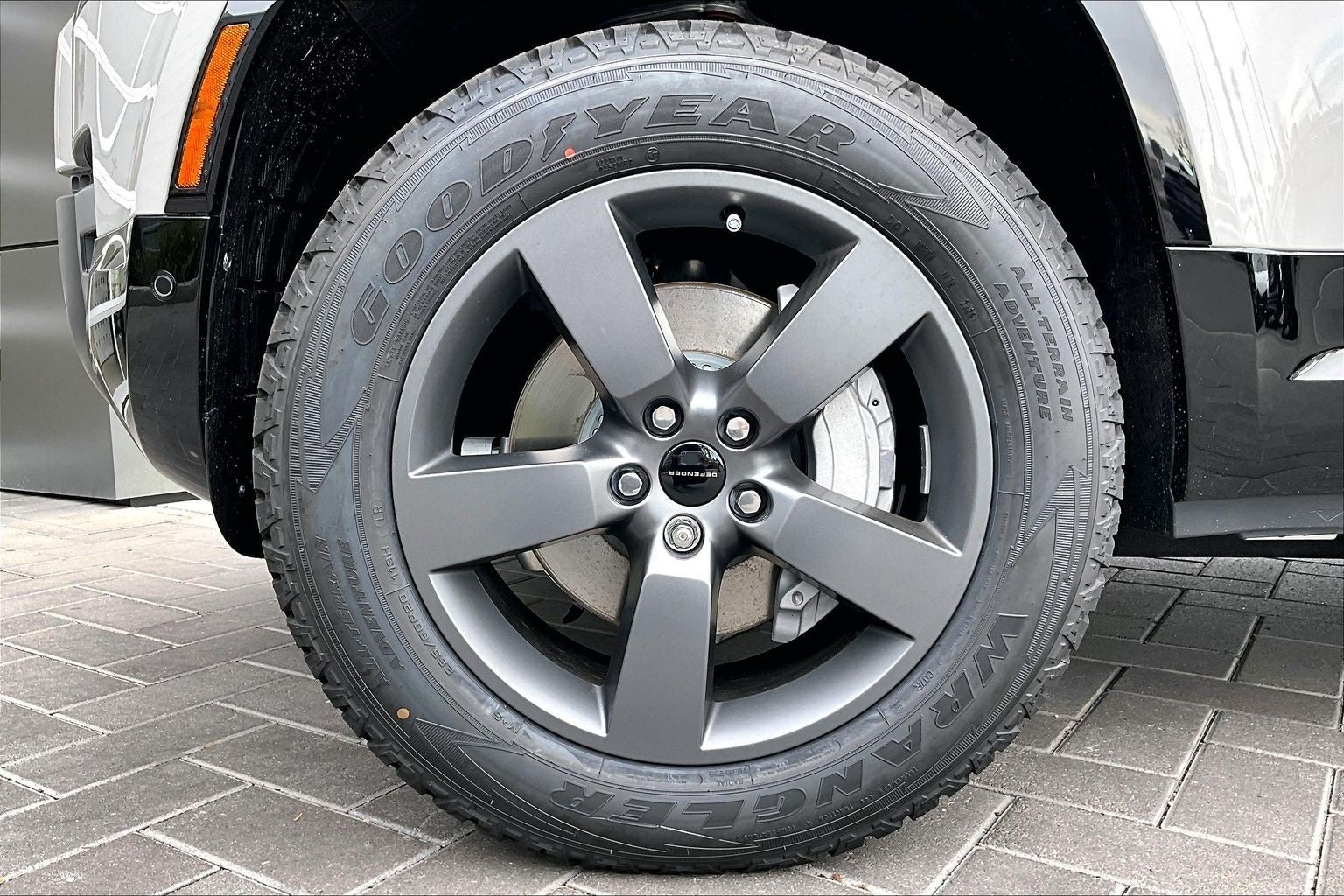 2026 Land Rover Defender 110 X-Dynamic SE