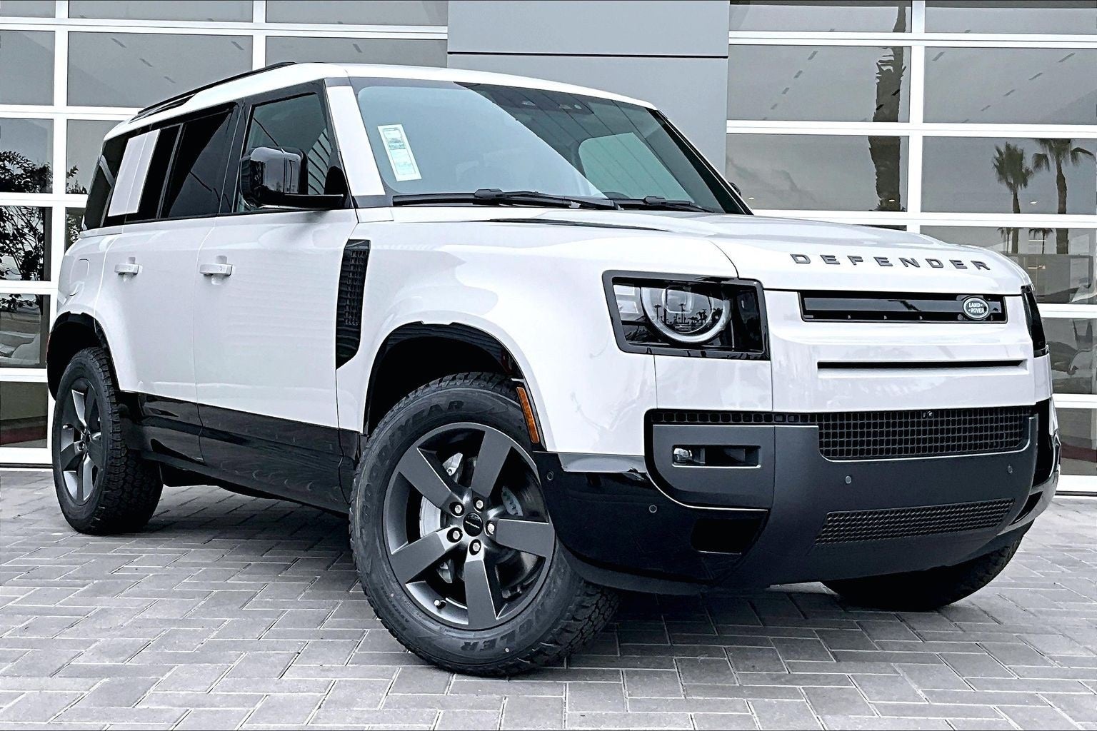 2026 Land Rover Defender 110 X-Dynamic SE