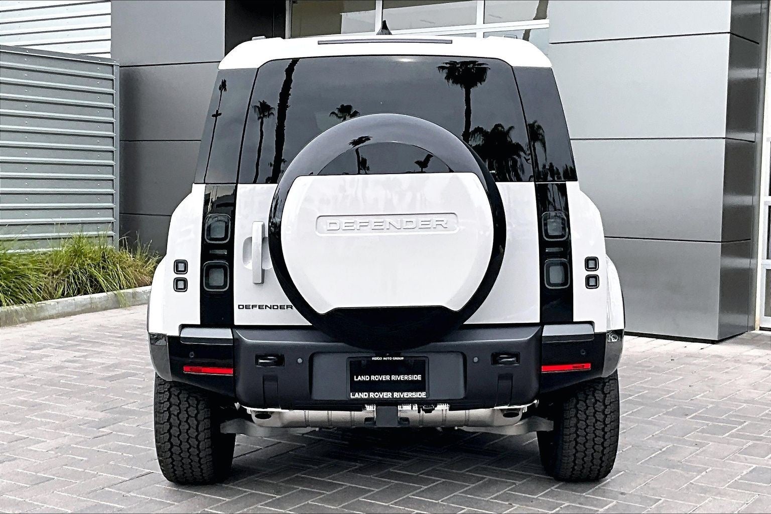 2026 Land Rover Defender 110 X-Dynamic SE