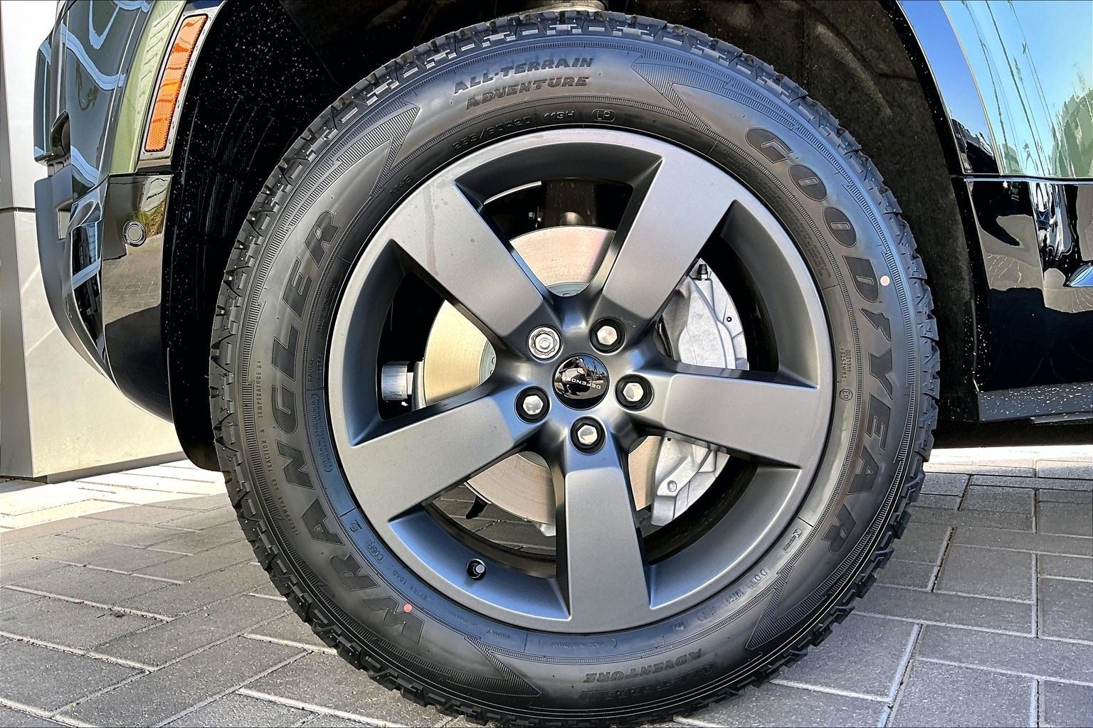 2026 Land Rover Defender 110 X-Dynamic SE