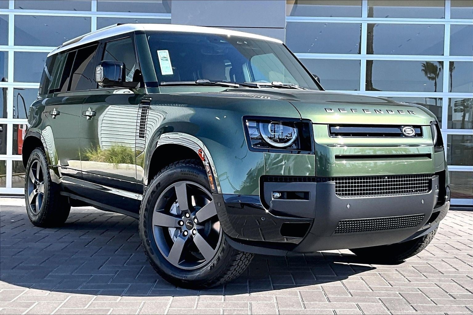 2026 Land Rover Defender 110 X-Dynamic SE