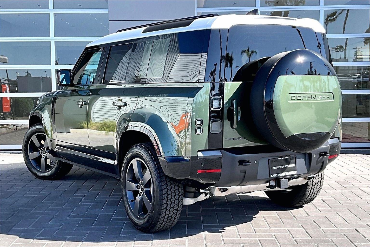 2026 Land Rover Defender 110 X-Dynamic SE