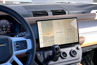 2026 Land Rover Defender 110 X-Dynamic SE