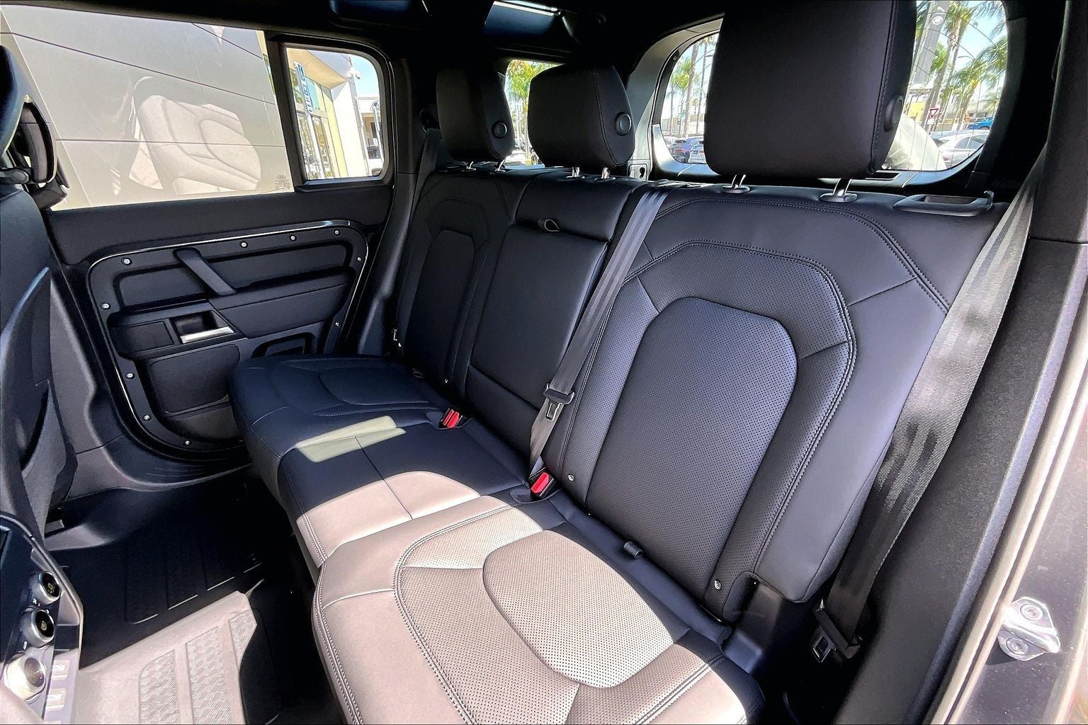 2026 Land Rover Defender 110 X-Dynamic SE