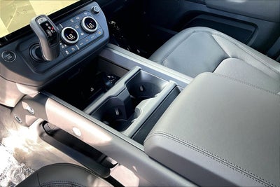 2026 Land Rover Defender 110 X-Dynamic SE
