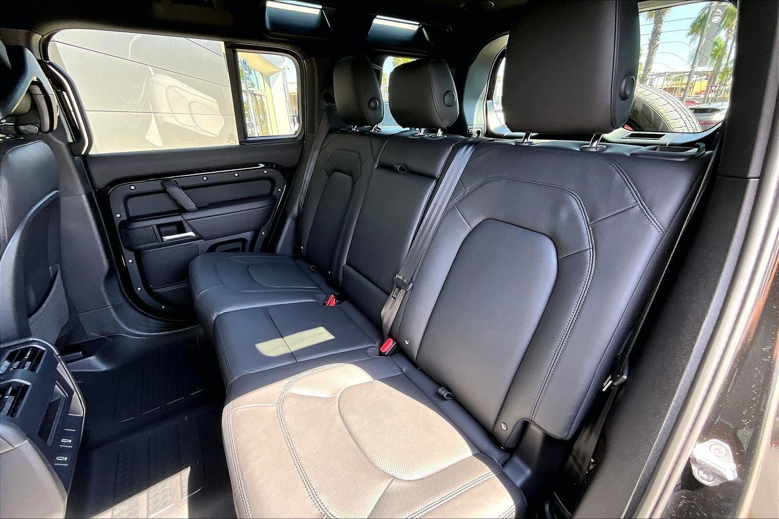 2026 Land Rover Defender 110 X-Dynamic SE