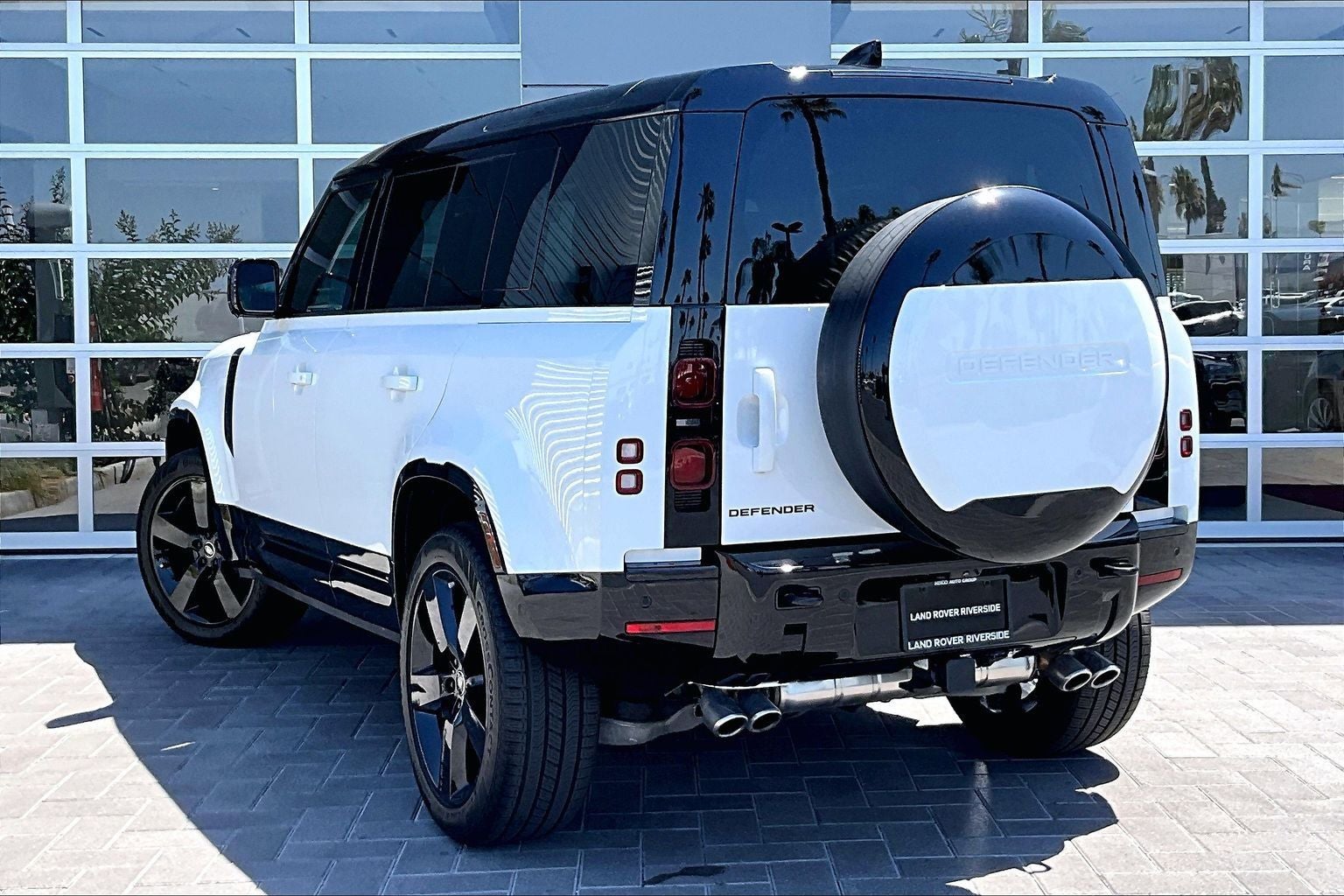 2025 Land Rover Defender 110 X-Dynamic SE