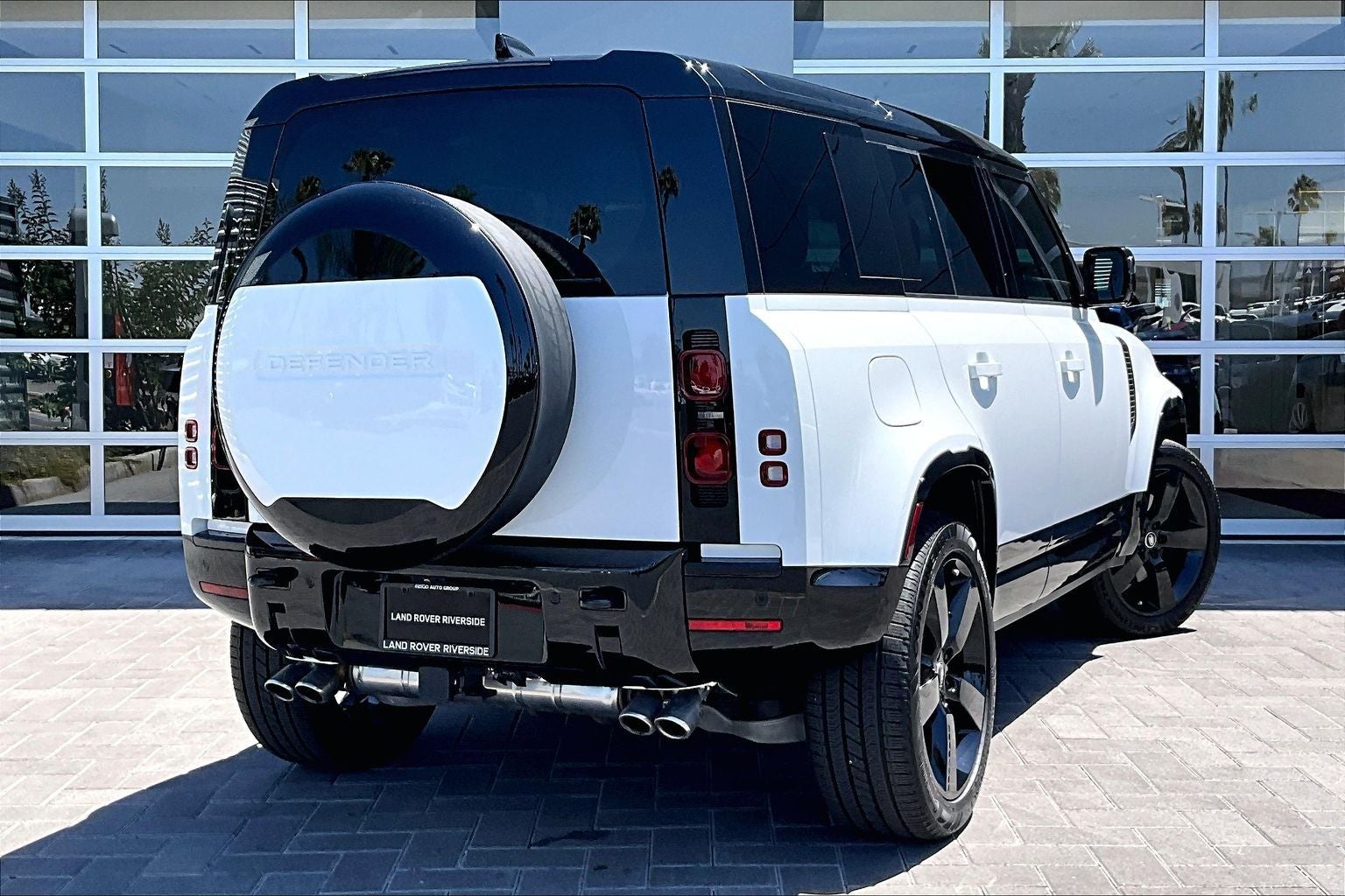 2025 Land Rover Defender 110 X-Dynamic SE