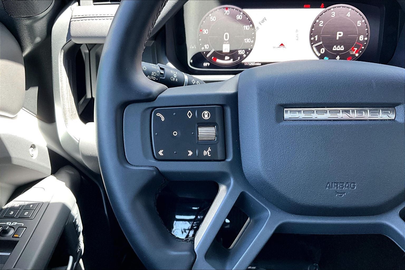 2025 Land Rover Defender 110 X-Dynamic SE