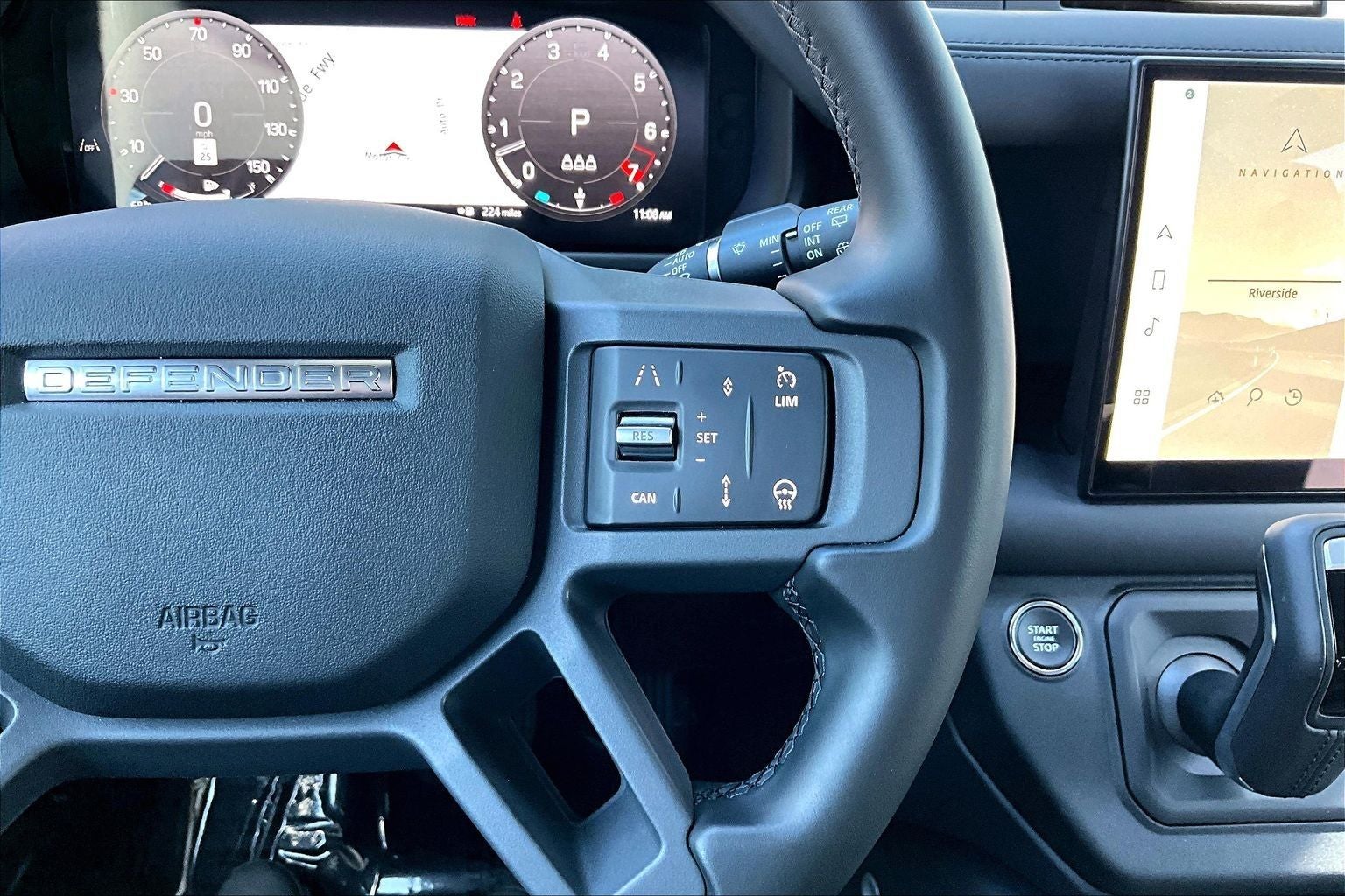 2025 Land Rover Defender 110 X-Dynamic SE
