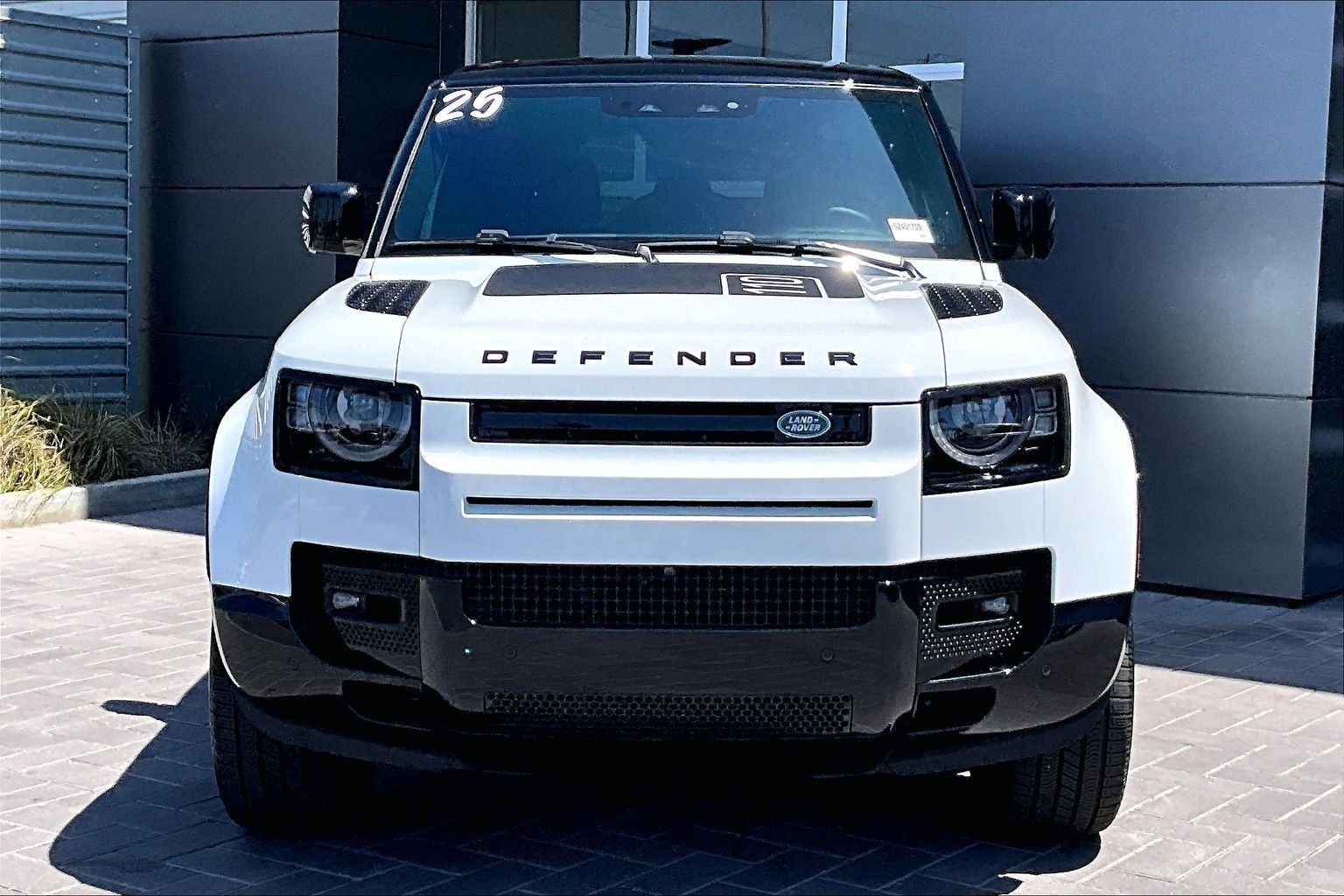 2025 Land Rover Defender 110 X-Dynamic SE