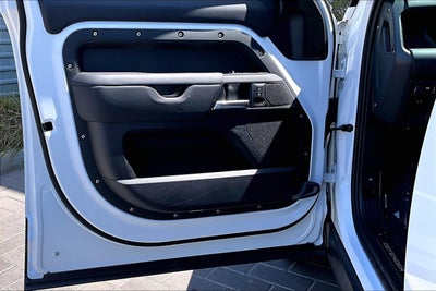 2025 Land Rover Defender 110 X-Dynamic SE