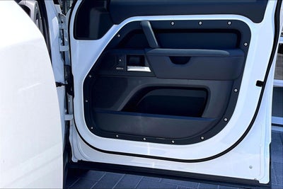 2025 Land Rover Defender 110 X-Dynamic SE