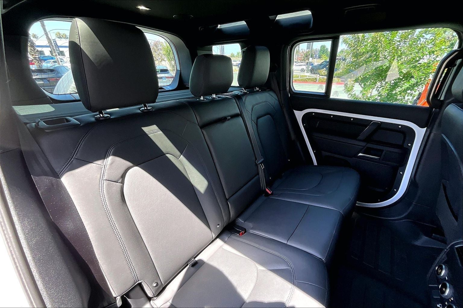 2025 Land Rover Defender 110 X-Dynamic SE