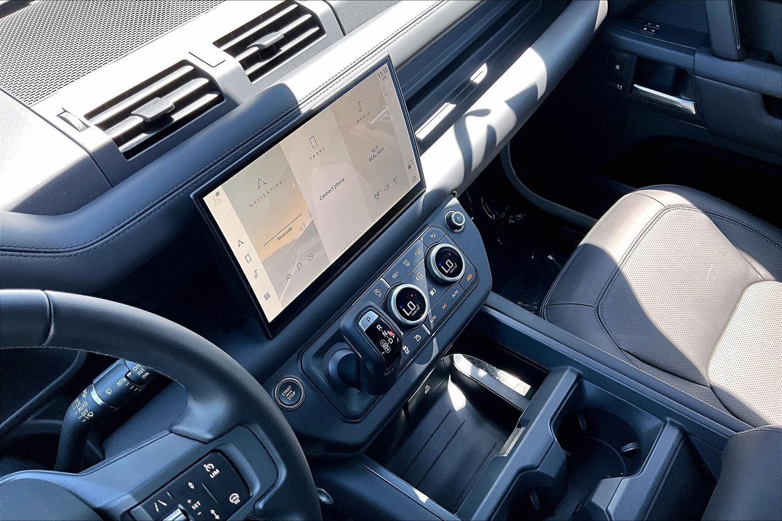 2025 Land Rover Defender 110 X-Dynamic SE