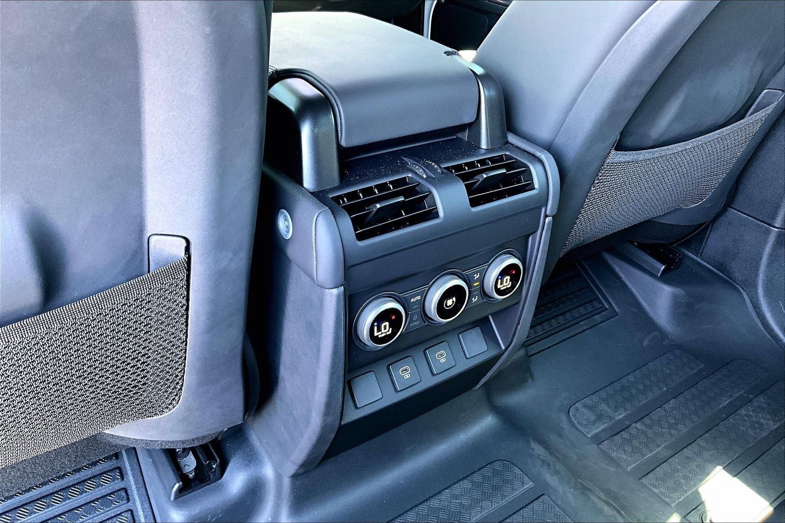 2025 Land Rover Defender 110 X-Dynamic SE