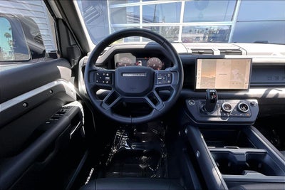 2025 Land Rover Defender 110 X-Dynamic SE