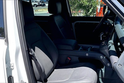 2025 Land Rover Defender 110 X-Dynamic SE