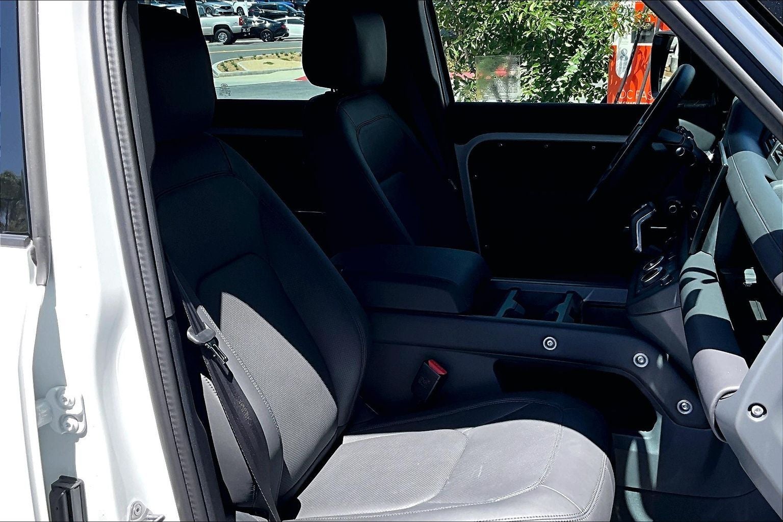 2025 Land Rover Defender 110 X-Dynamic SE