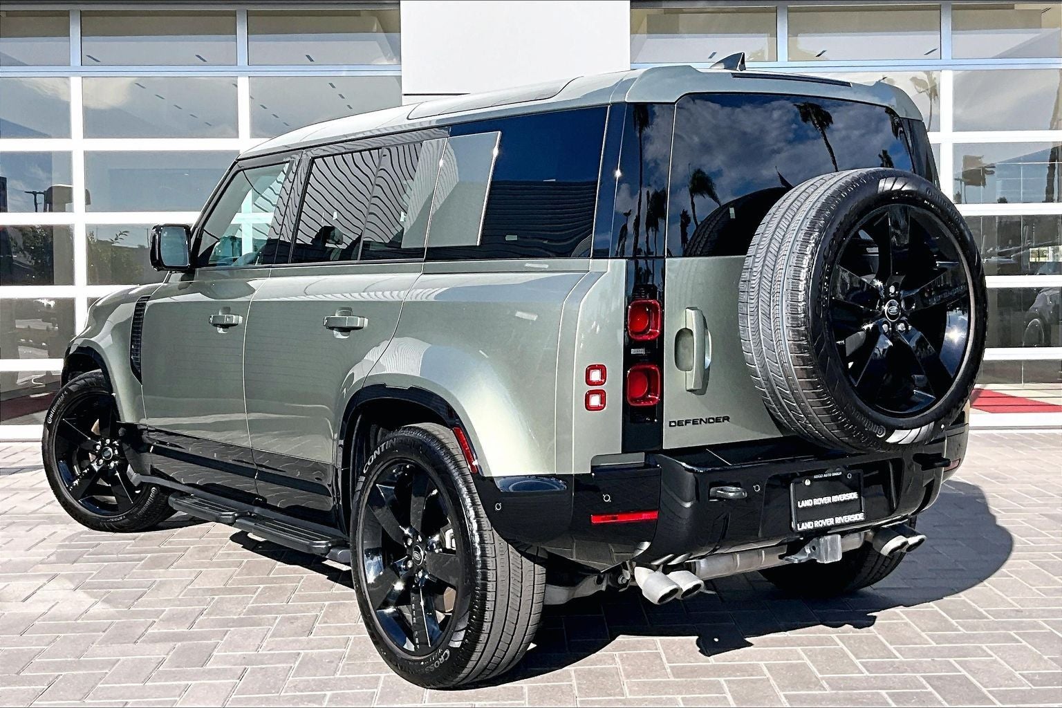 2025 Land Rover Defender 110 X-Dynamic SE