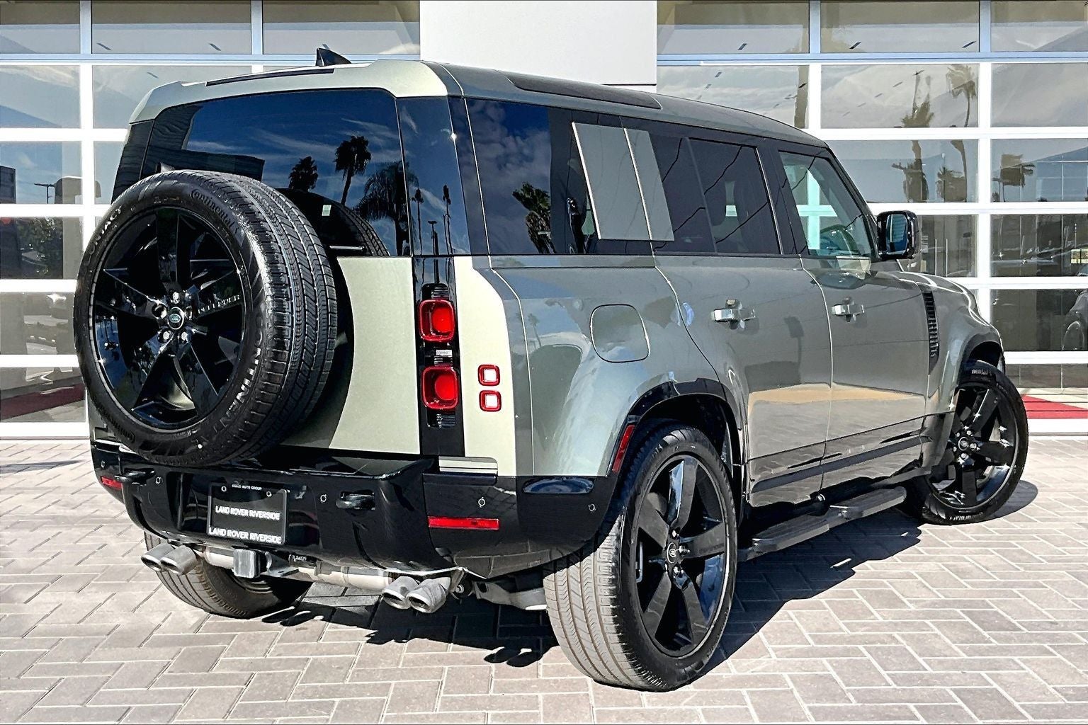 2025 Land Rover Defender 110 X-Dynamic SE