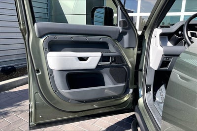 2025 Land Rover Defender 110 X-Dynamic SE